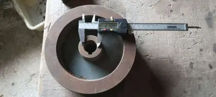 3-rillige Keilriemenscheibe 20 cm Dm., Bohrung 28 mm Dm.