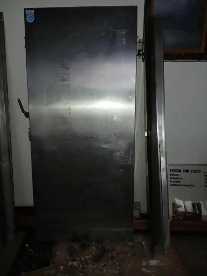 Nirosta Kühlraumtüren, Stk. 250 €