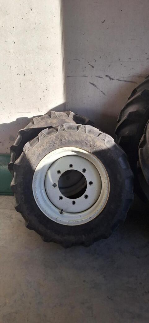 Kompletträder 300/70 R20