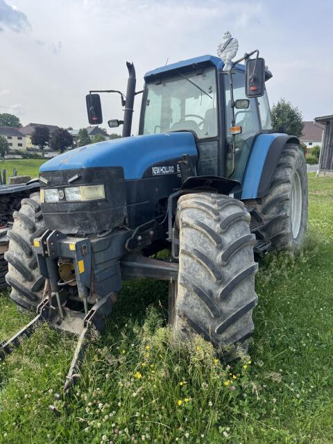 New Holland 8560