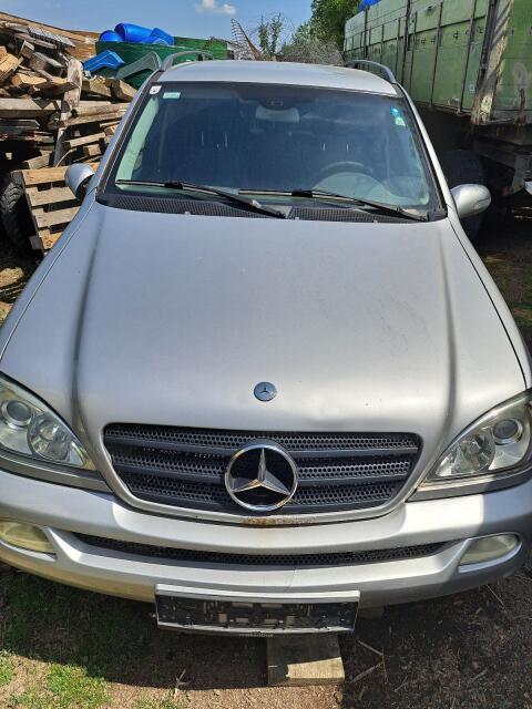 Ersatzteilträger Mercedes ML 270