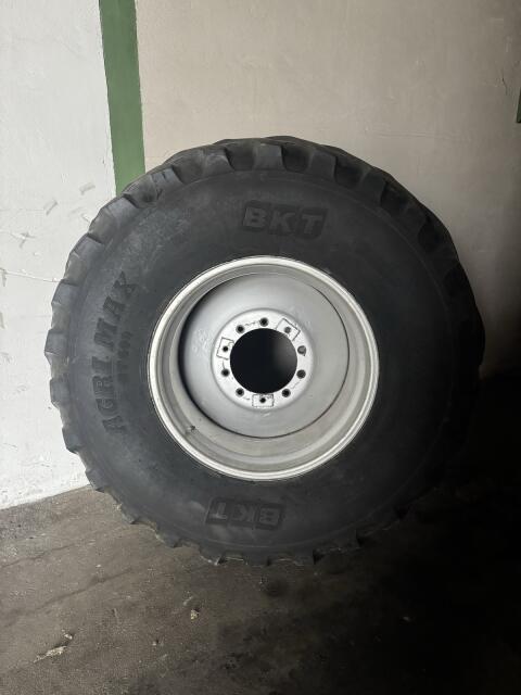 Case IH Mähdrescher-Reifen mit Felge 800/65 R32