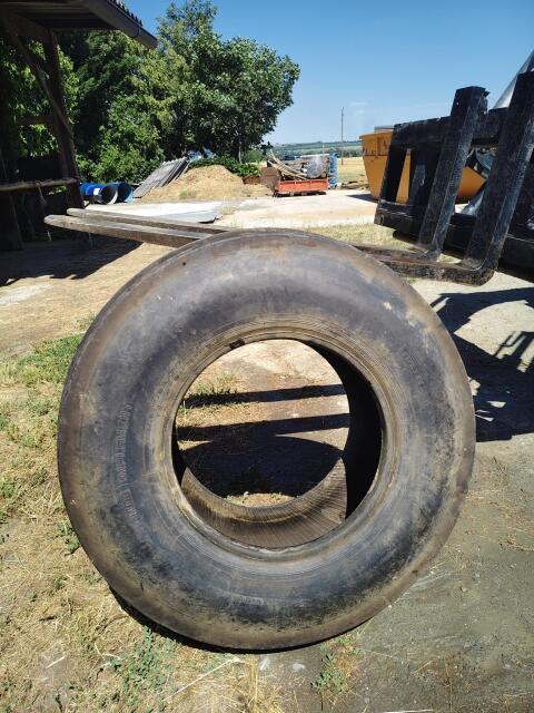 Reifen 3-Rillen 12.5/80-18 12.5-18 Dominator Steyr 8100