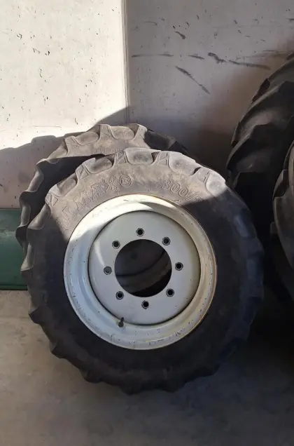 Kompletträder 300/70 R20