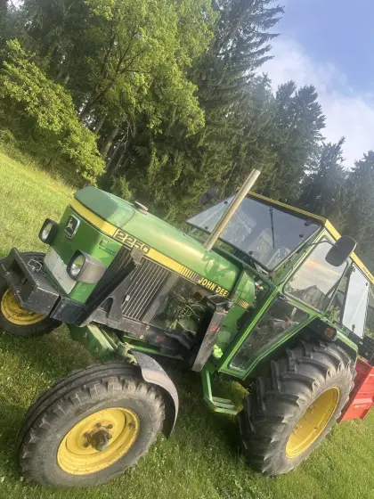 John Deere 2250