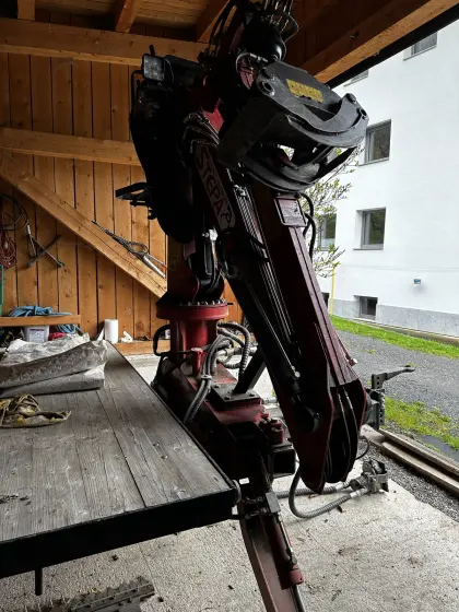 Forstanhänger mit Z-Kran