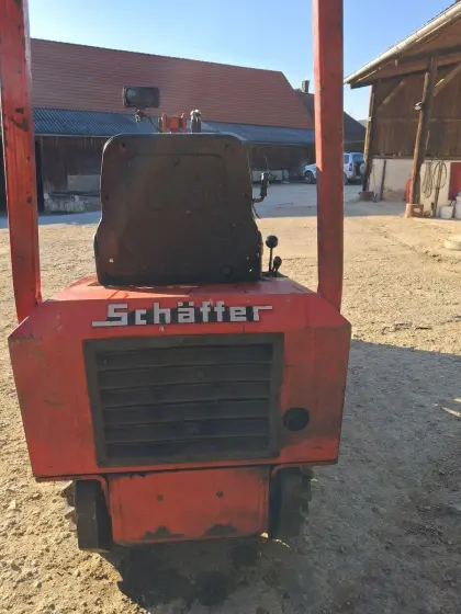 Schäffer Hoftrac 214