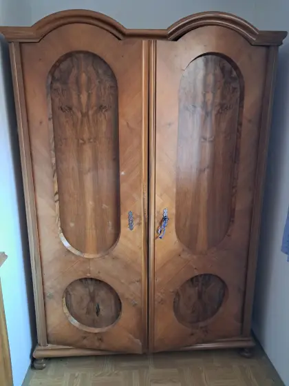 Alte Möbel, Kommode, Schlafzimmer