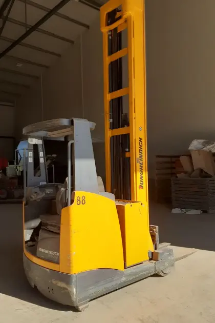 Jungheinrich ETV 320 Schubmaststapler