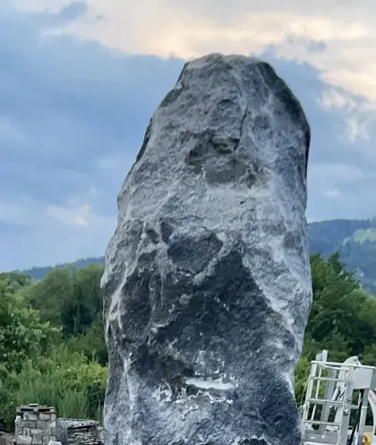 Natursteinsäule