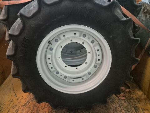 Kompletträder 420/85 R34, 340/85 R24 Reifen, New Holland T5