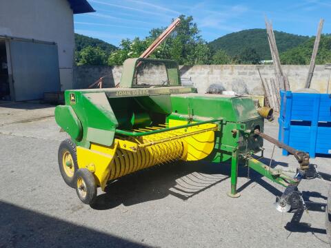 John Deere 339 Kleinballenpresse