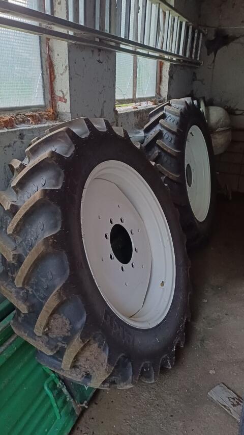 Kompletträder 320/85 R32
