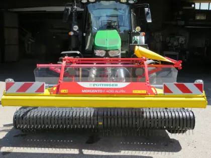 Pöttinger Mergento F4010 Alpin Bandschwader