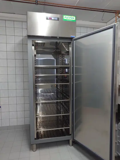 Plevnik Reifeschrank