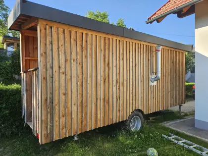 Mobile Hütte auf Steyr Hamster