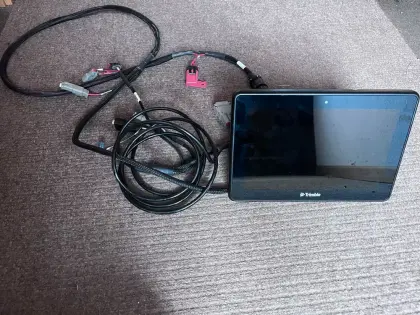 Trimble GFX 750 Display mit Kabelbaum, neuwertig