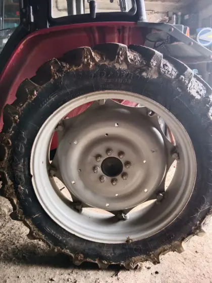 Kompletträder Kleber 320/85R36 mit Felgen abzugeben