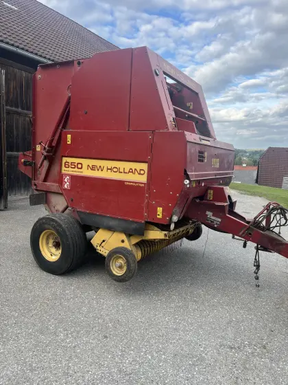 New Holland 650 Rundballenpresse