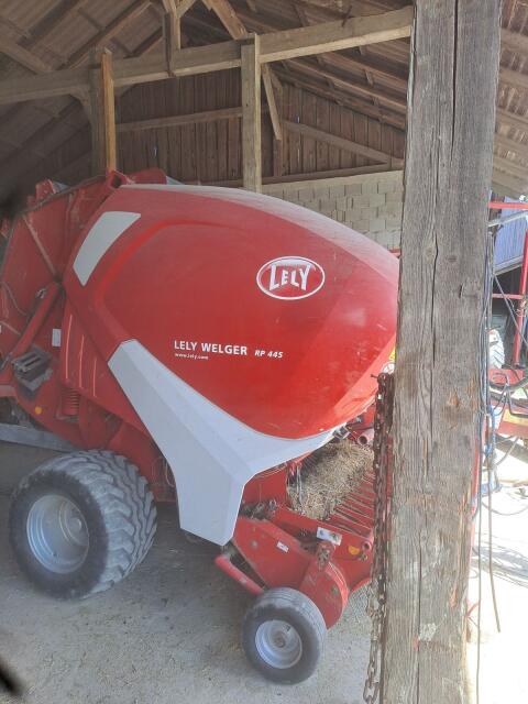 Verkaufe Rundballenpresse Lely Welger RP 445