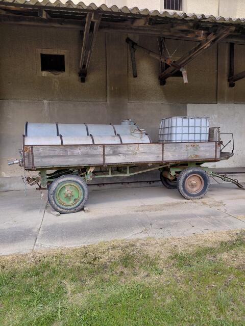 Wasserwagen - zweiachsig - massiver Unterbau     5250 Liter