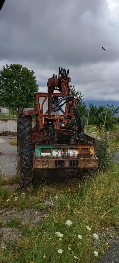 IHC 1046 Forst-Traktor