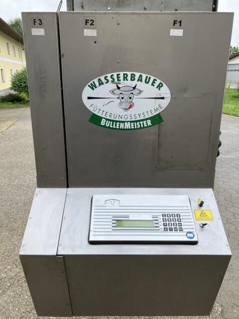 Wasserbauer Fütterungsroboter Bullenmeister E200