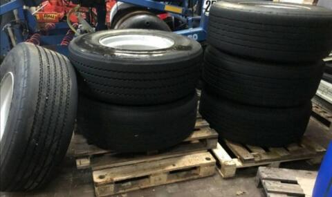 Komplett-Kipperreifen 385/65R22,5 10 Loch ET 0