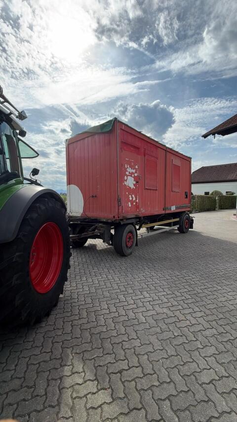 Mobiler Baucontainer auf Wab-Anhänger