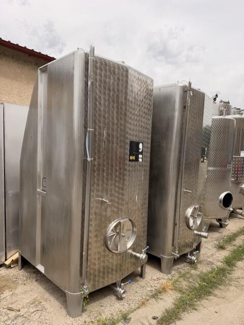 Edelstahltanks 3.400 l für Kelterhaus