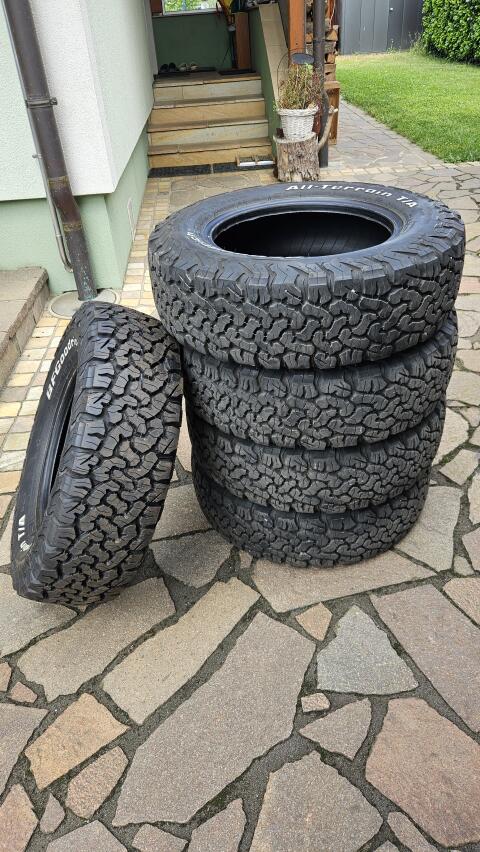 BF Goodrich All-Terrain T/A 4x 215/70 R16 und 1x 235/70 R16