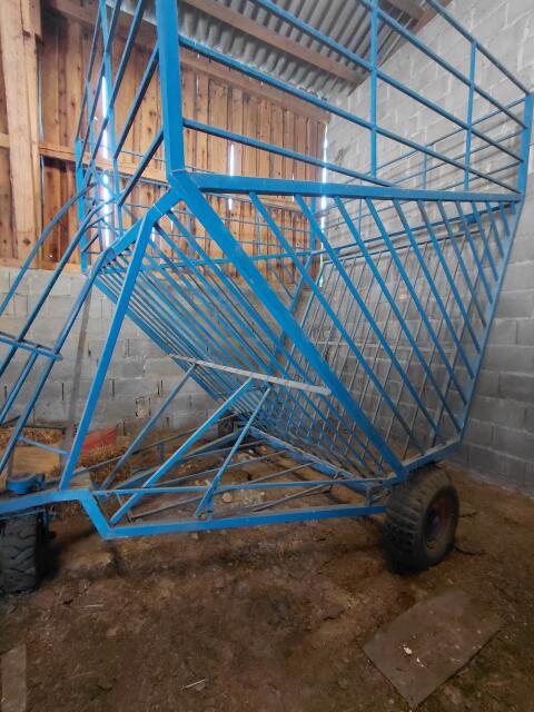 Ballenwagen für ca. 180 Stk.