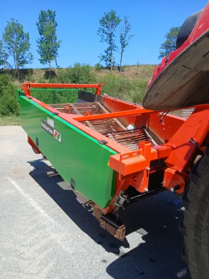 Holaras Zwiebelroder UR135