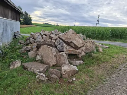 Granitsteine und Findlinge