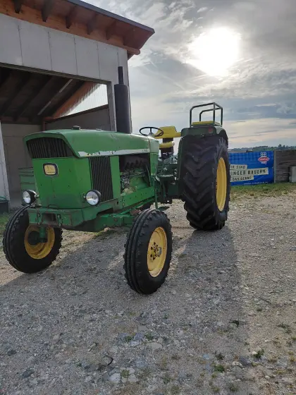 John Deere 3120