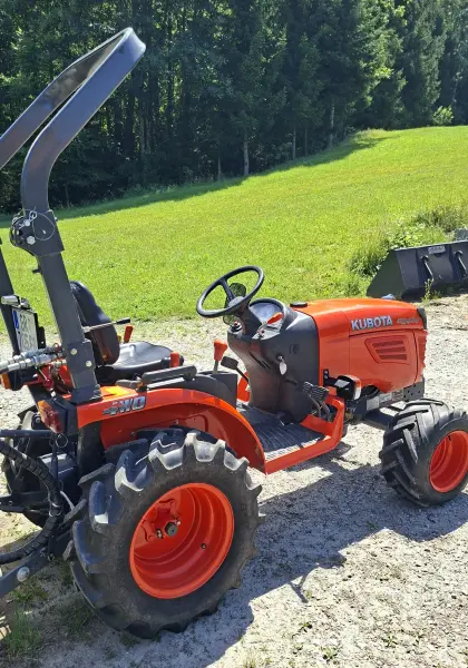 Kubota B2420