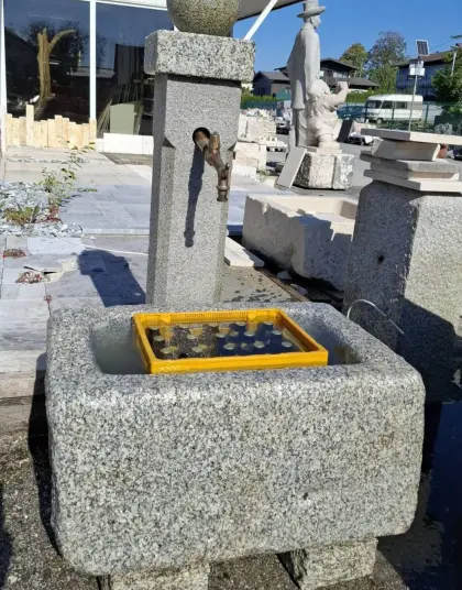 Granitbrunnen