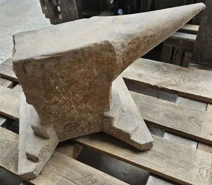 Alter großer Amboss