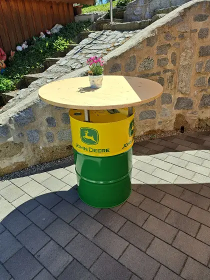 John Deere Stehtisch