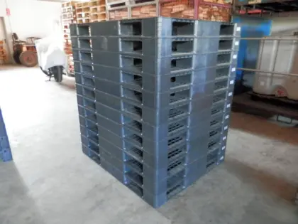 12 x Kunststoffpaletten 1,30 m x 1,10 m