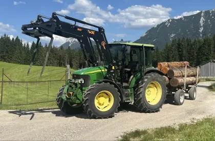 John Deere 5820