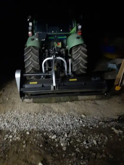 Biete Mulch- und Holzspaltarbeiten.