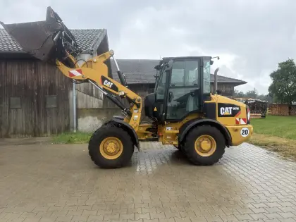 Radlader Hoflader CAT 907M, Bj. 16, Schaufel, Gabel