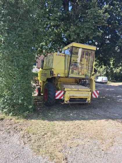 New Holland Mähdrescher 8060