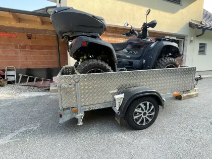 Humer Anhänger gebremst