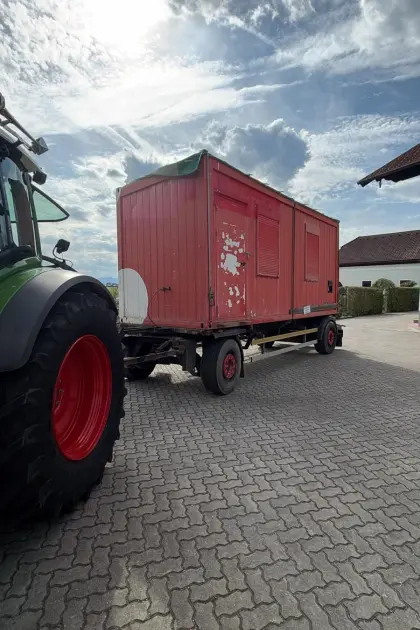 Mobiler Baucontainer auf Wab-Anhänger