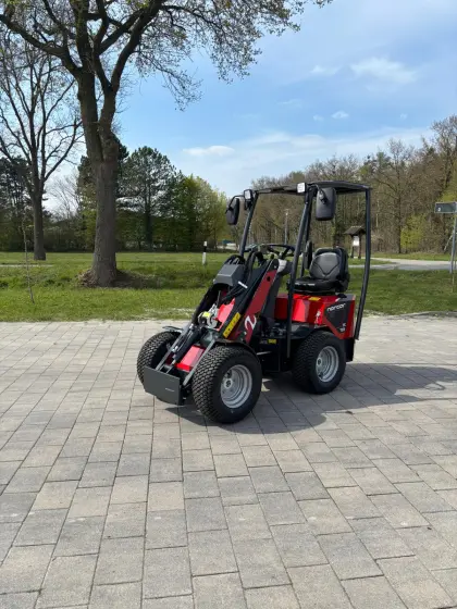 Norcar 755XC Minilader, Hoflader aus Finnland