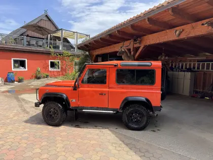 Land Rover Defender 90 G4 Tangerine