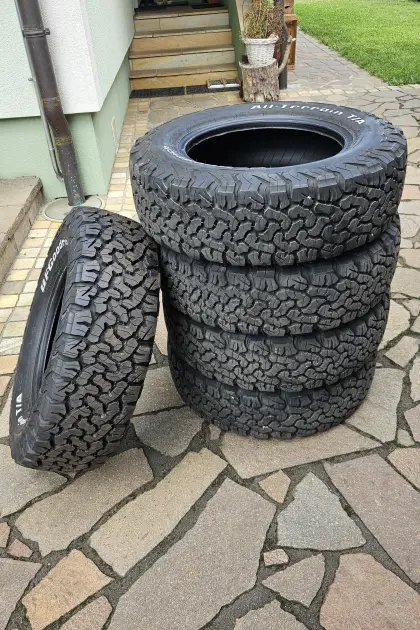 BF Goodrich All-Terrain T/A 4x 215/70 R16 und 1x 235/70 R16