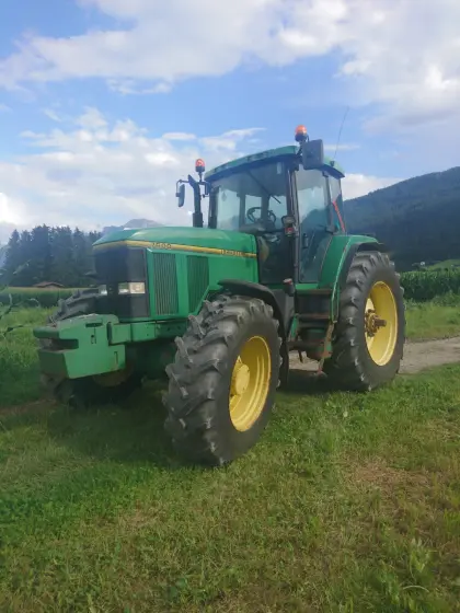 John Deere 7600